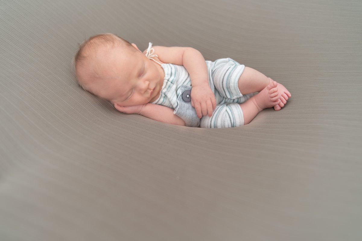 pose de ladinho newborn jaragua do sul e guaramirim