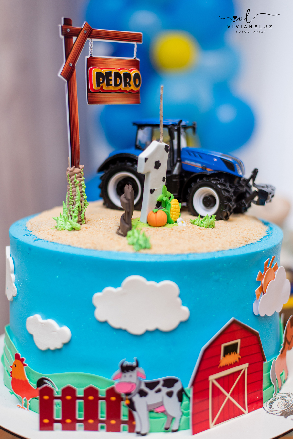 bolo de festa de aniversario fazendinha com trator maquinas agricolas