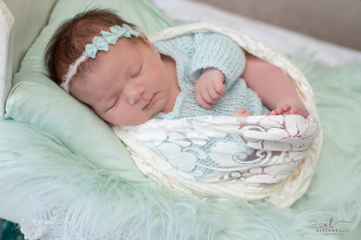 newborn de menina cor verde e azul