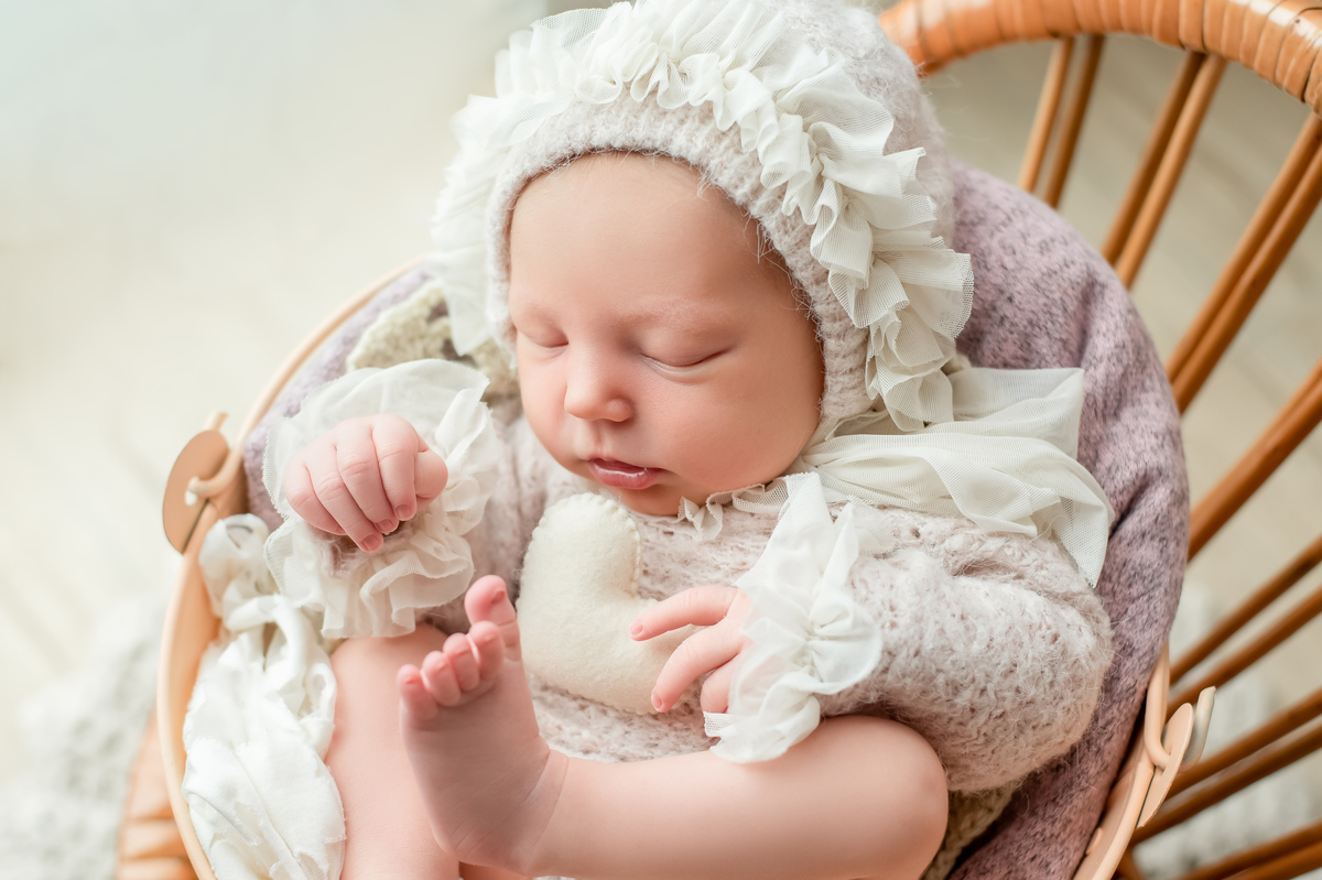 fotografia newborn boho na casa do cliente em guaramirim