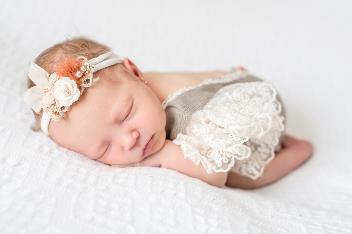 ensaio newborn de menina em casa estilo boho