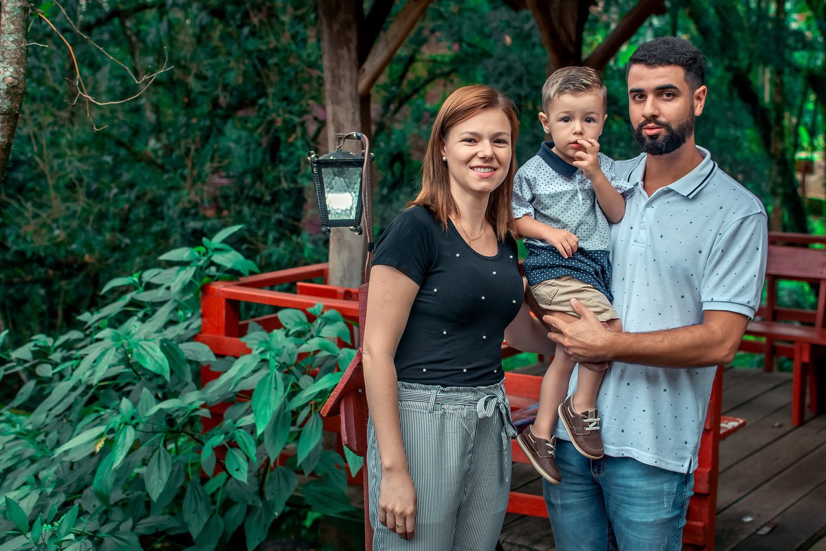 Anthony com seus pais na sua sessão de 2 anos em Nova Petrópolis.