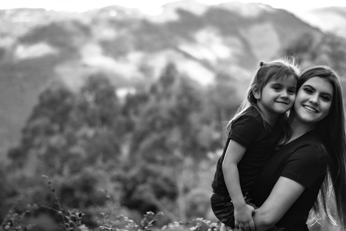 Mileny e sua irmã no seu book de 15 anos em Nova Petrópolis