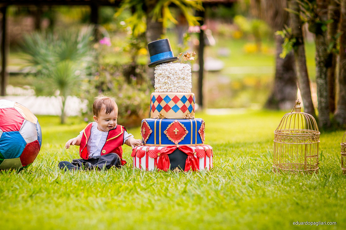 ensaio de um aninho com tema de circo