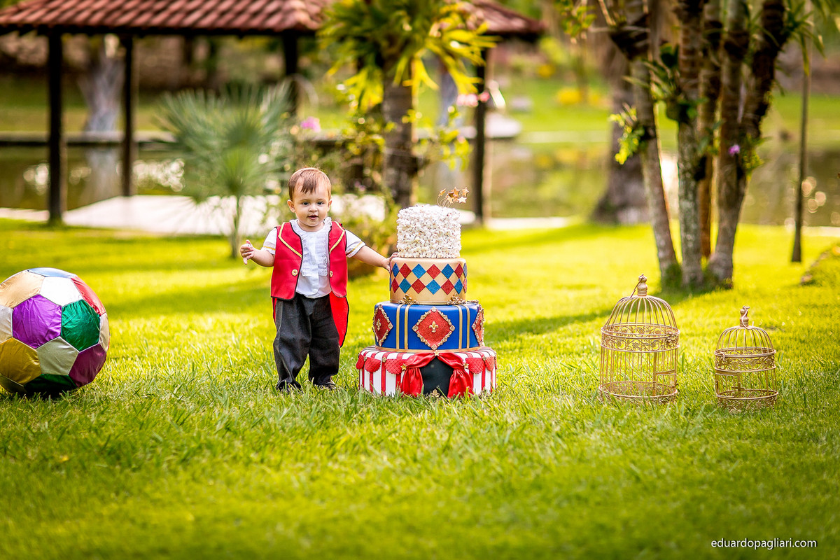 ensaio de um aninho com tema de circo