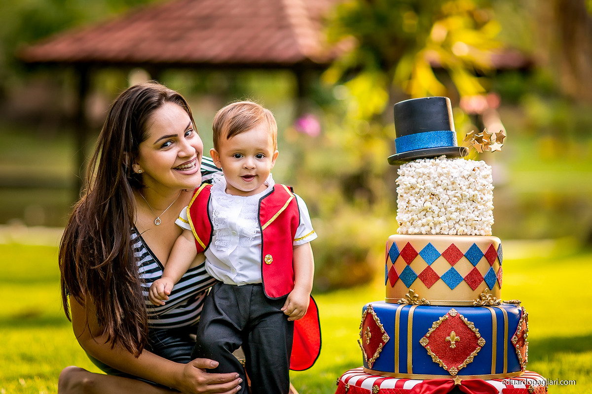 ensaio de um aninho com tema de circo