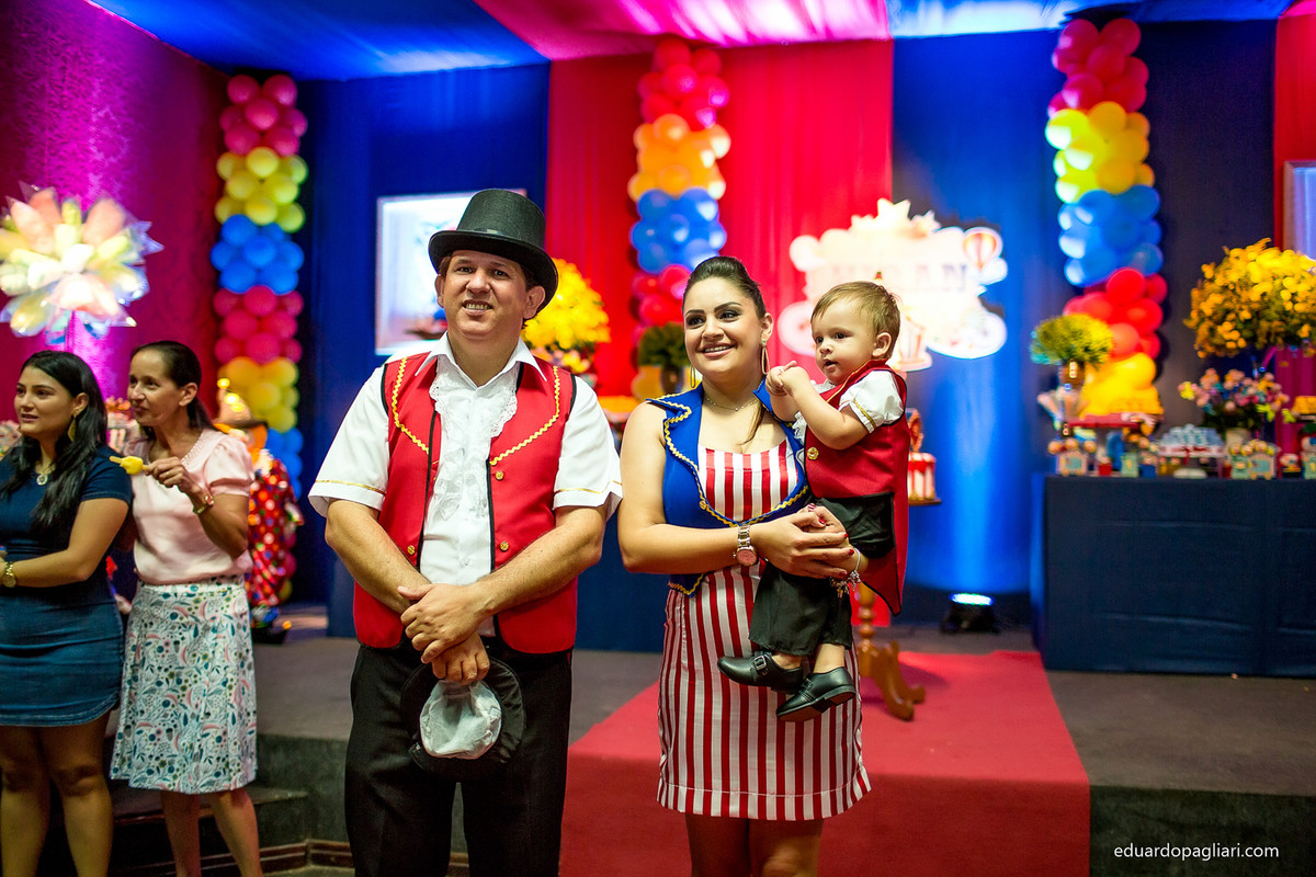 festa de aniversario com tema de magico