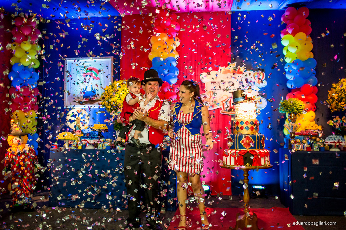 festa de aniversario com tema de magico