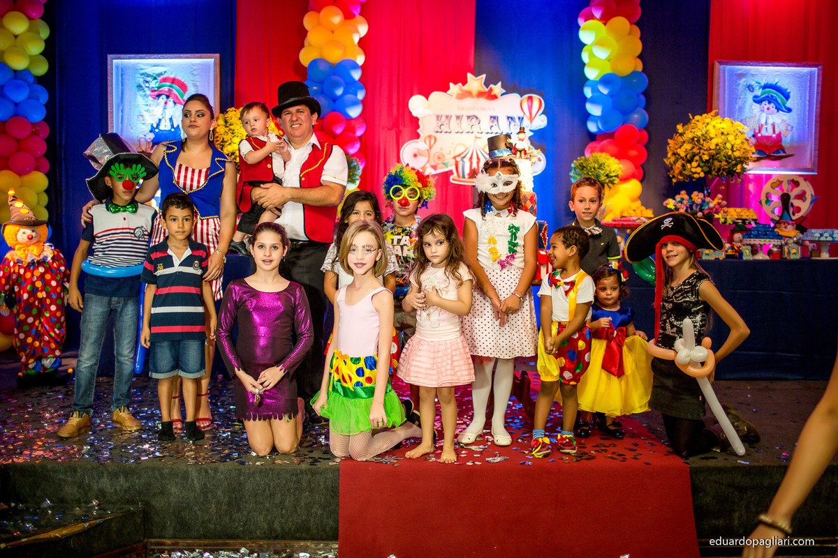 festa de aniversario com tema de magico