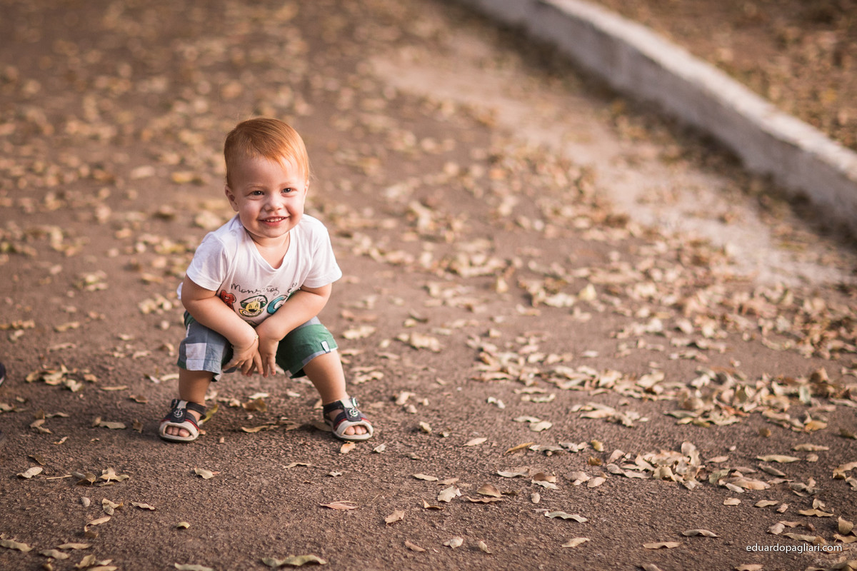 ensaio em família outono brincando e rindo