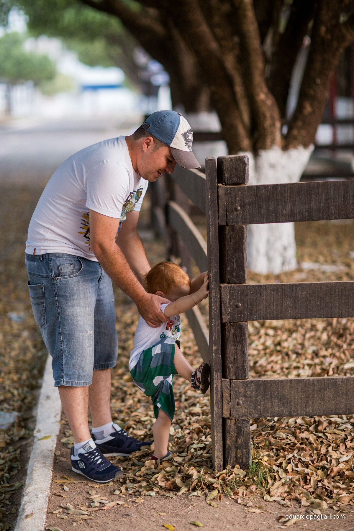 ensaio em família outono brincando e rindo