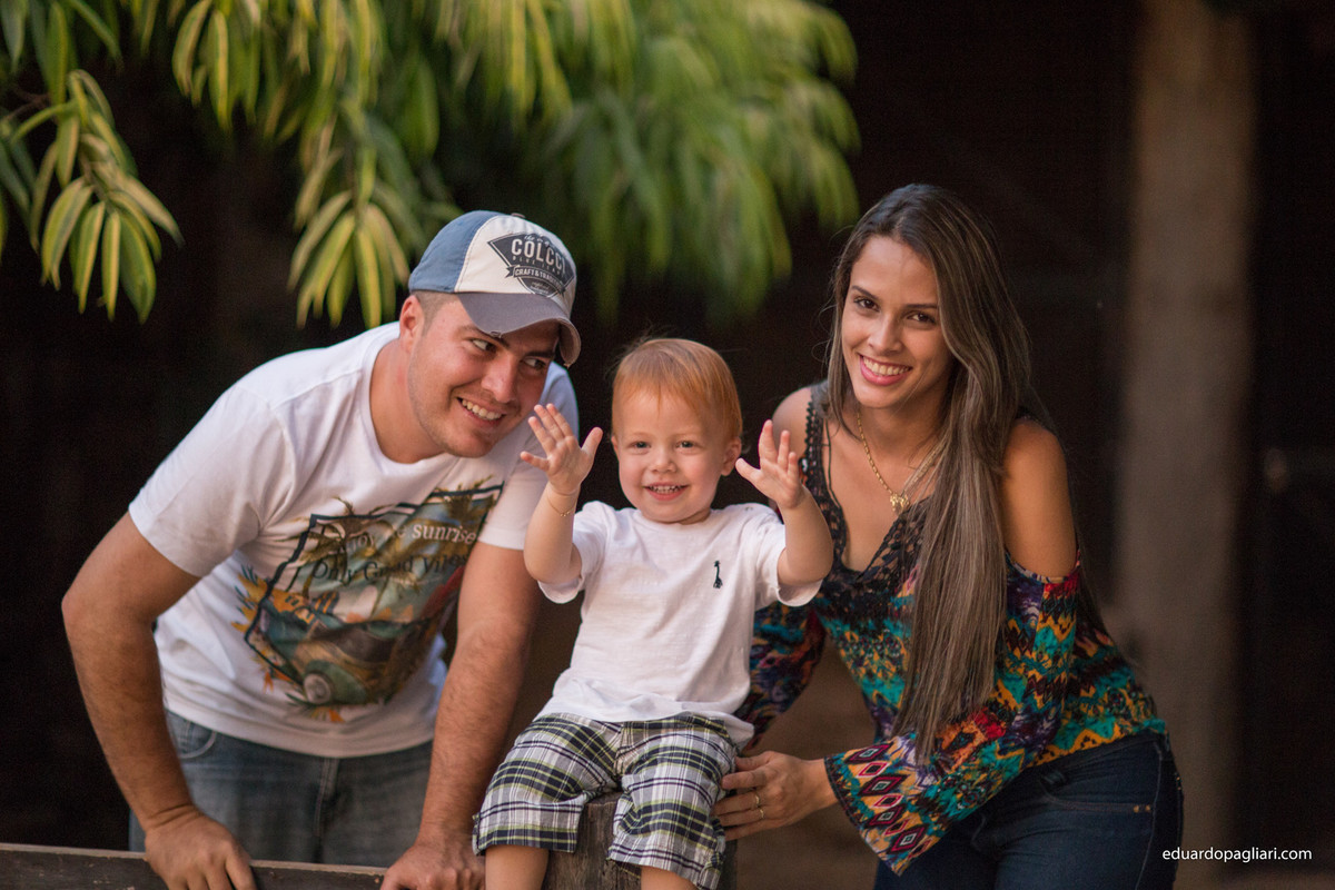ensaio em família com o tema bombeiro