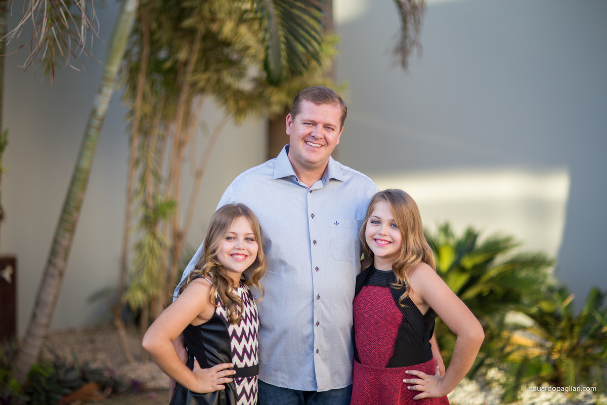 ensaio fotográfico gemeas e pai