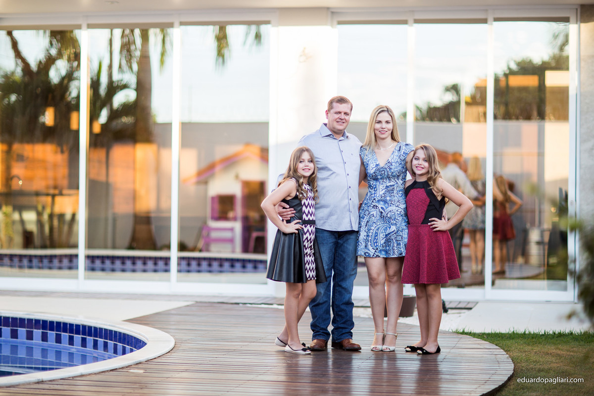 ensaio fotográfico família e gemeas