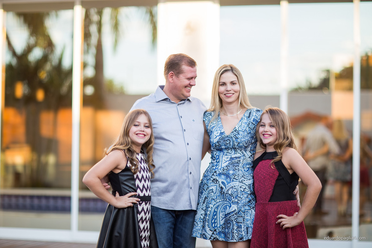 ensaio fotográfico família e gemeas