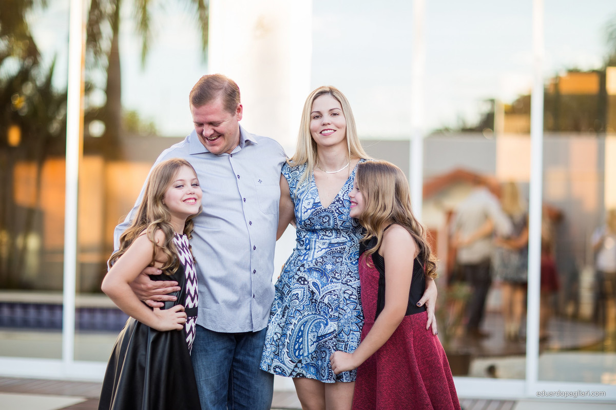 ensaio fotográfico família e gemeas