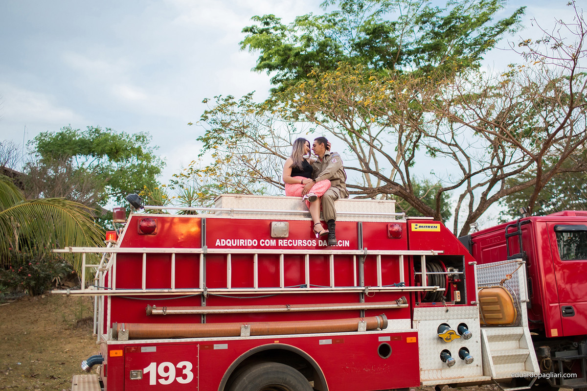 ensaio de casamento caminhão bombeiros
