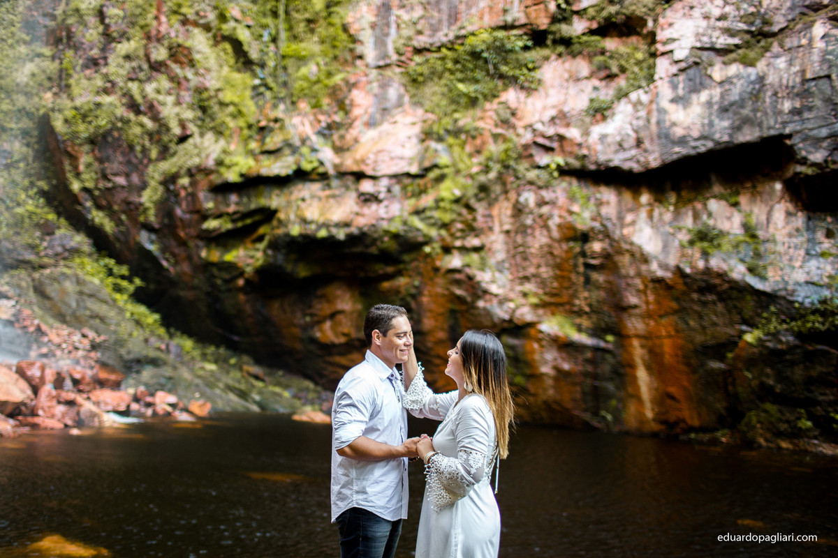noivos no meio do rio