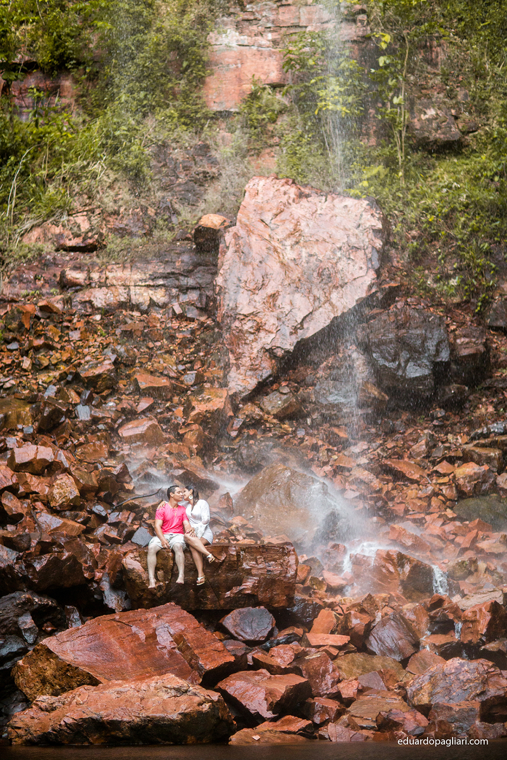 pre casamento na cachoeira de pedrass