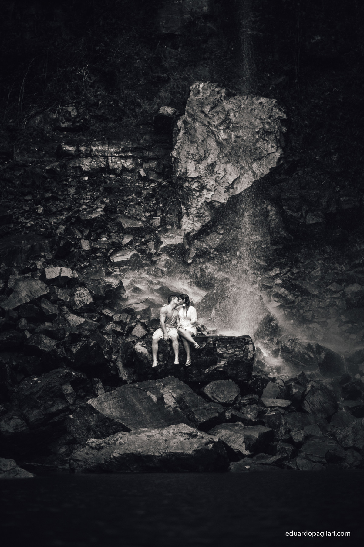 pre casamento na cachoeira de pedras