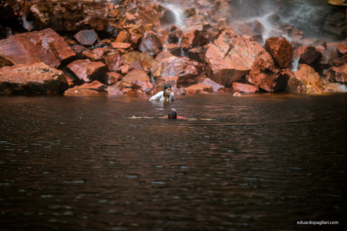 pre casamento na cachoeira de pedras