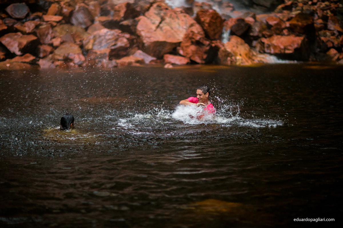 pre casamento na cachoeira de pedras
