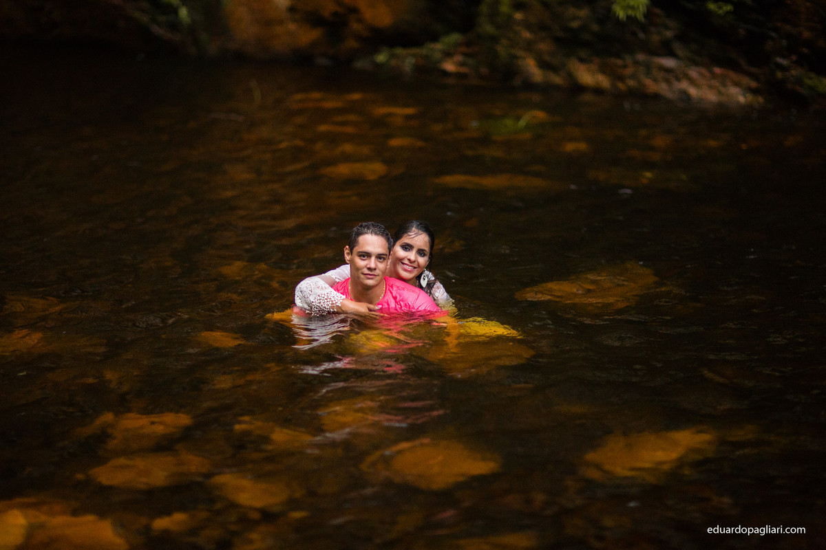 pre casamento na cachoeira de pedras