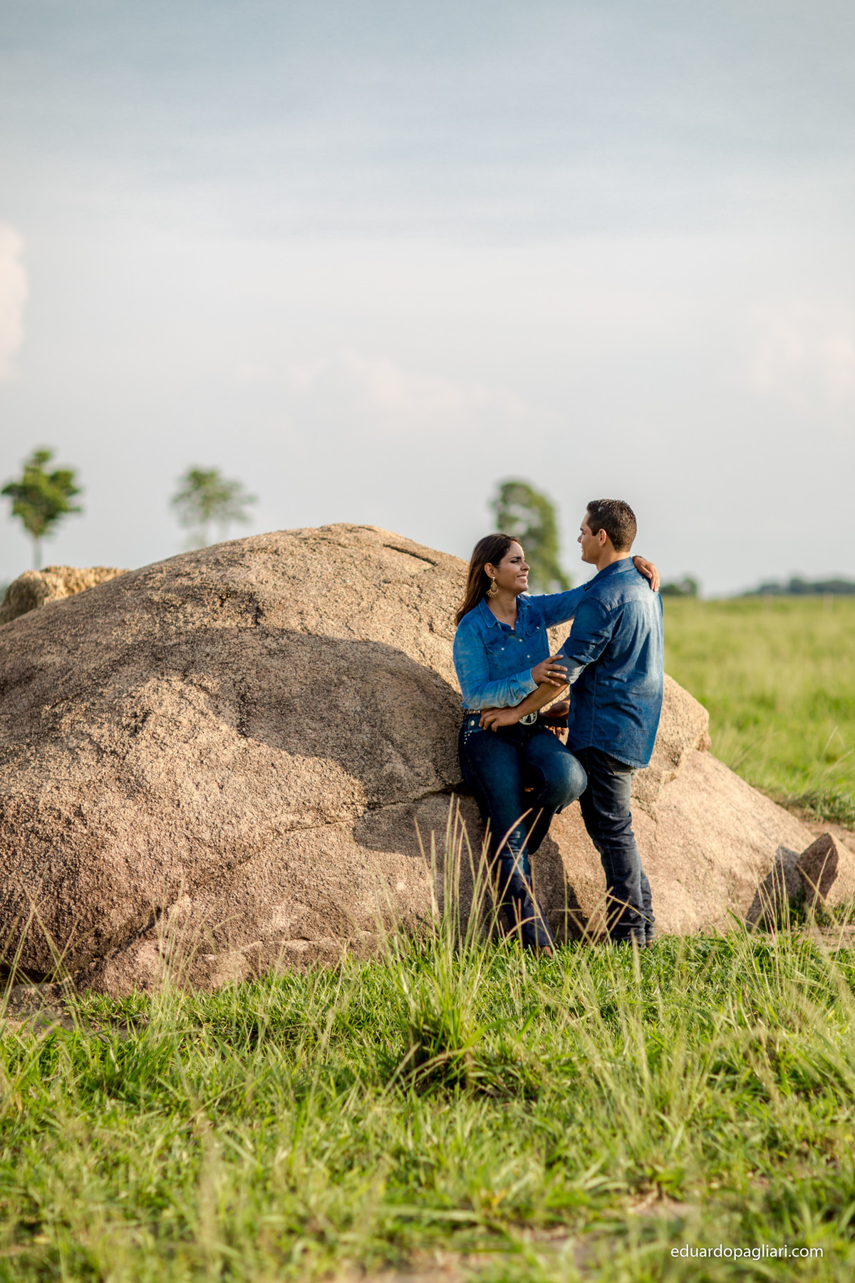 pre casamento no meio do pasto