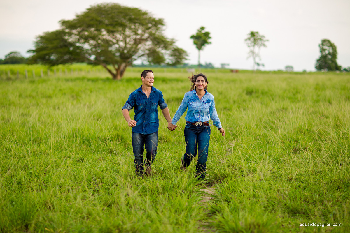pre casamento no meio do pasto