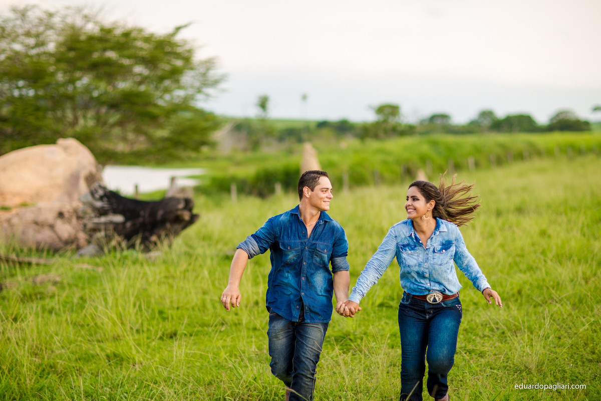pre casamento no meio do pasto