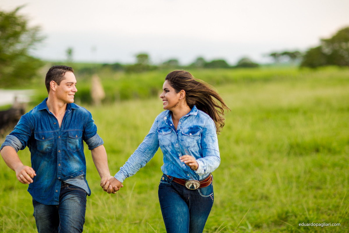 pre casamento no meio do pasto