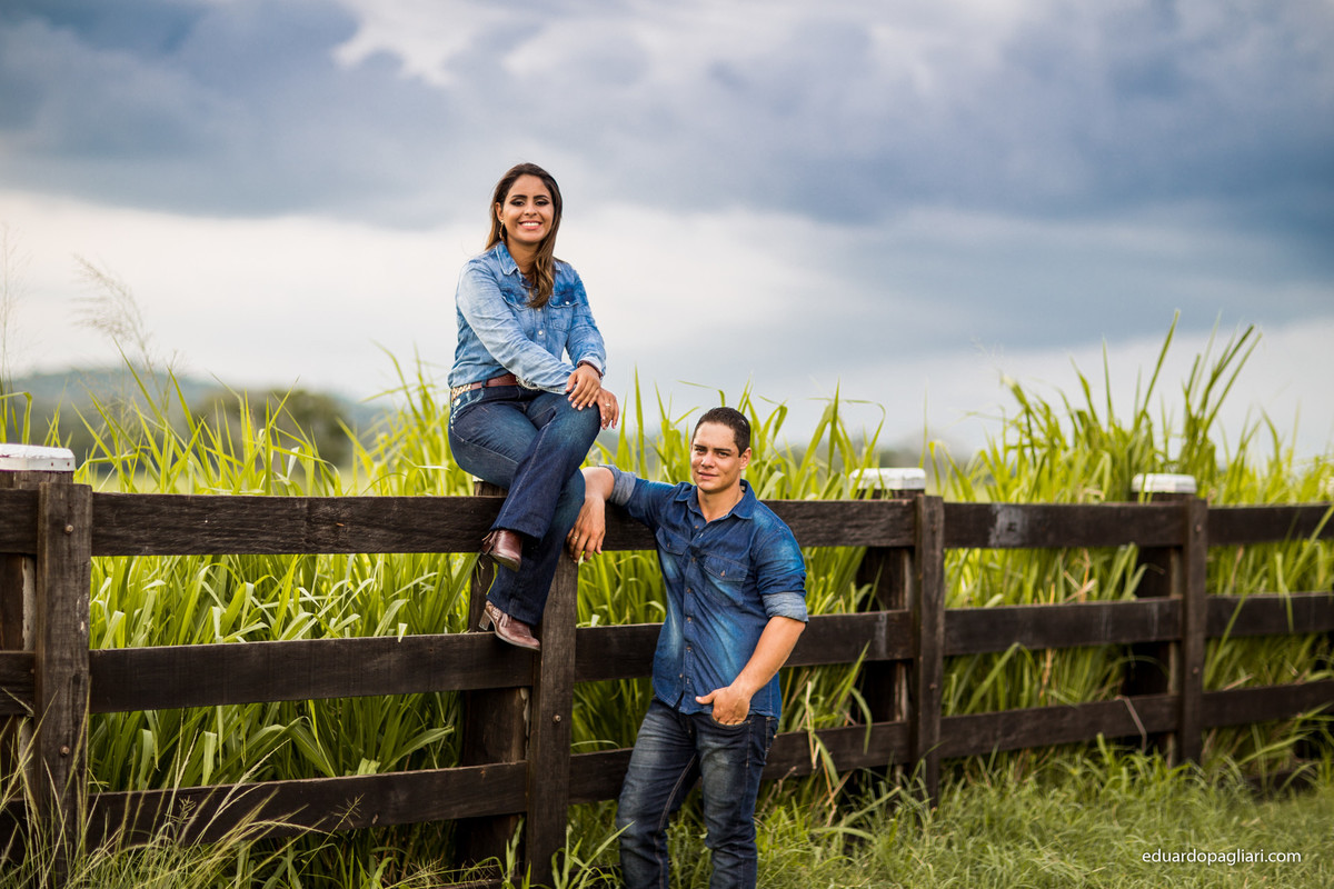 pre casamento no meio do pasto