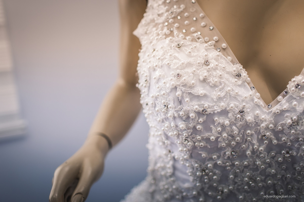 detalhe do vestido da noiva