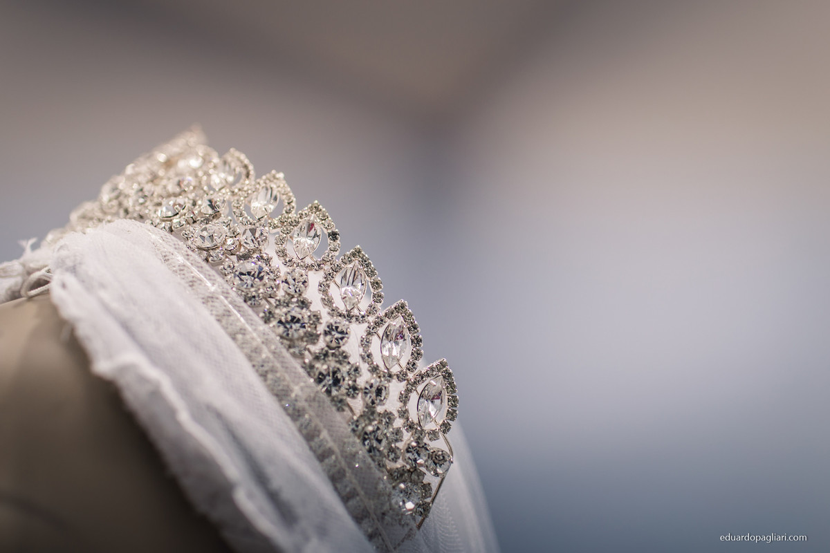 detalhe do vestido da noiva