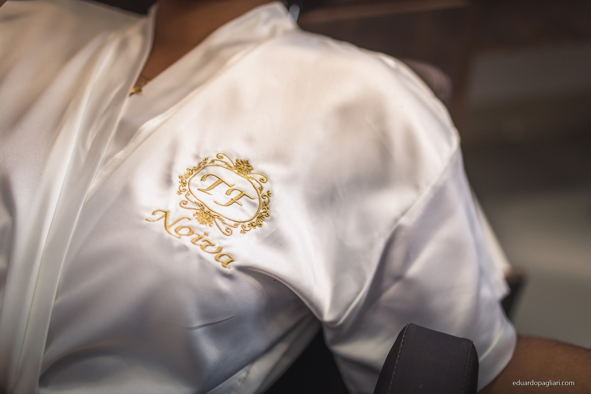 detalhe do vestido da noiva