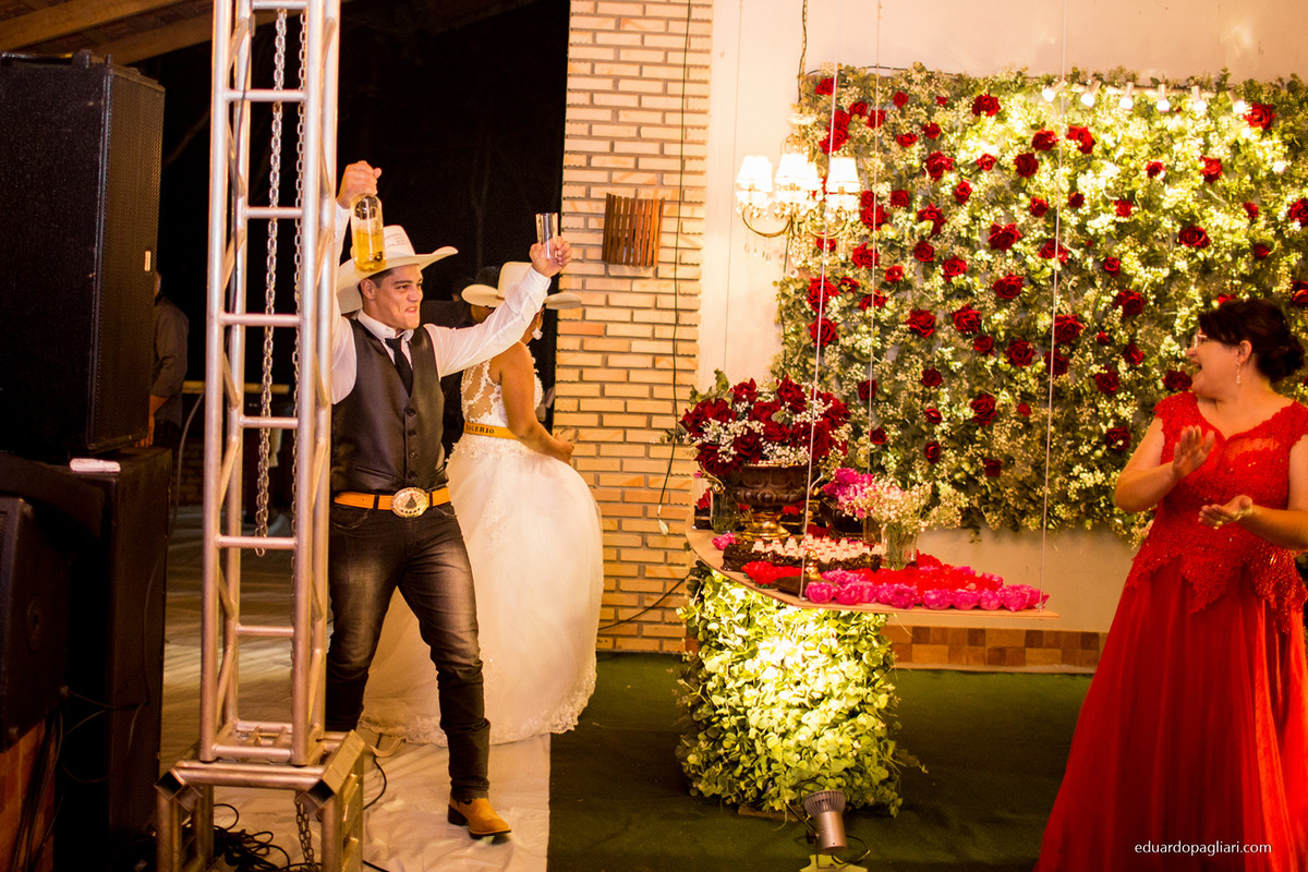 casamento casal chorando