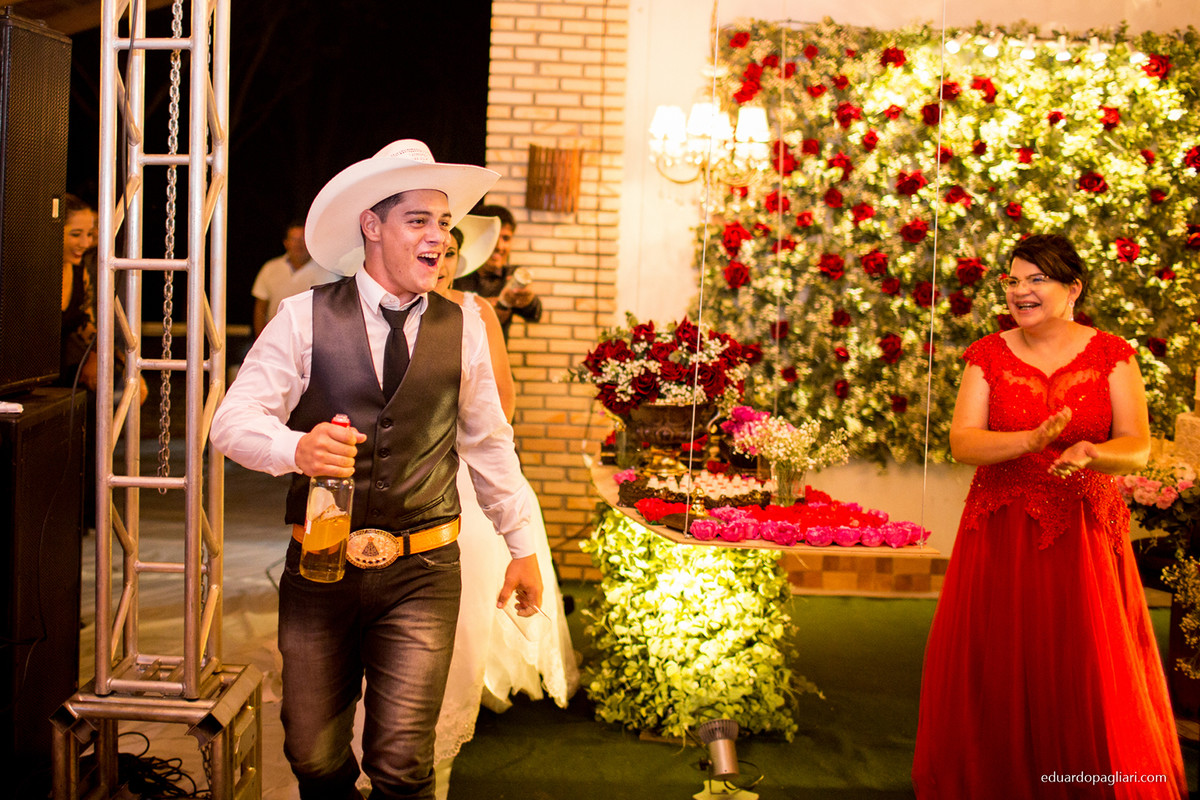 casamento casal chorando