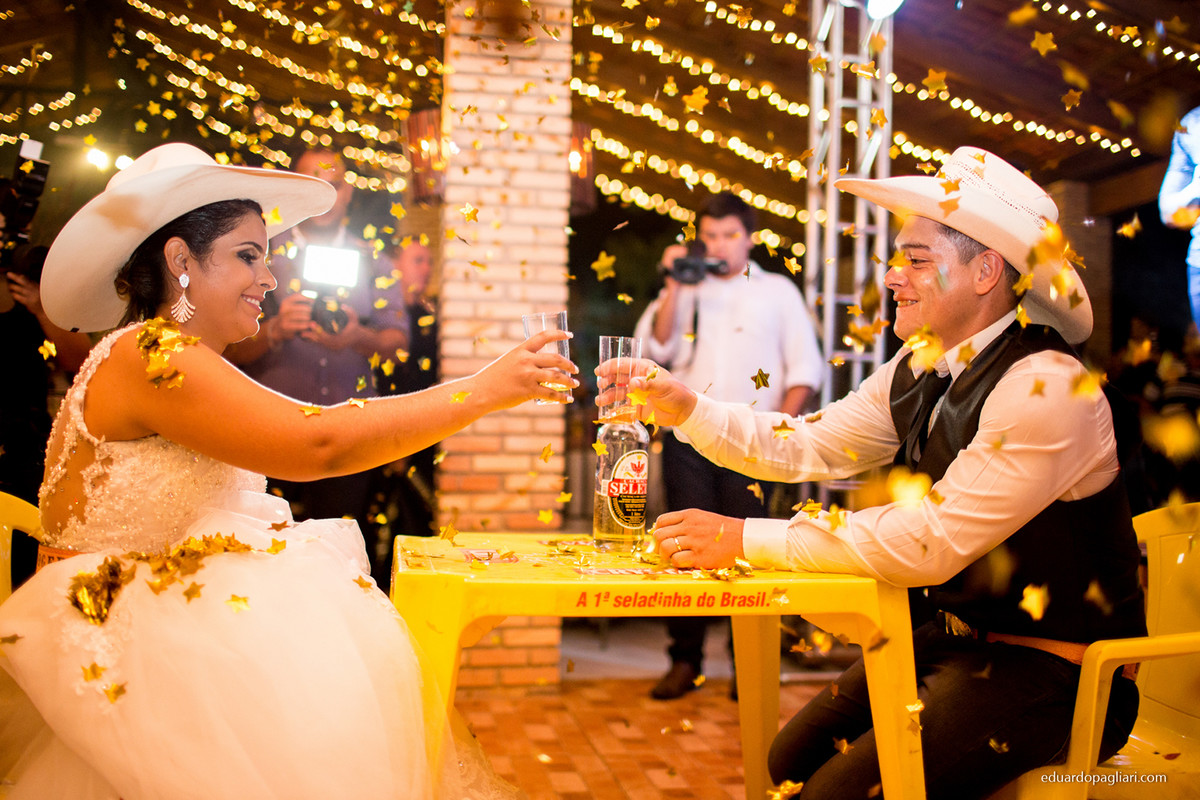 casamento casal chorando