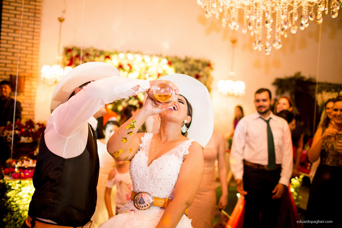 casamento casal chorando