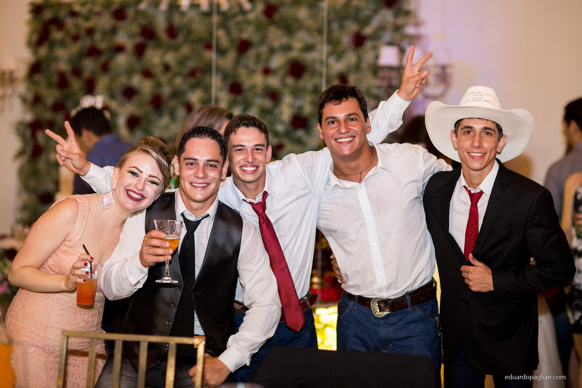 casamento casal chorando