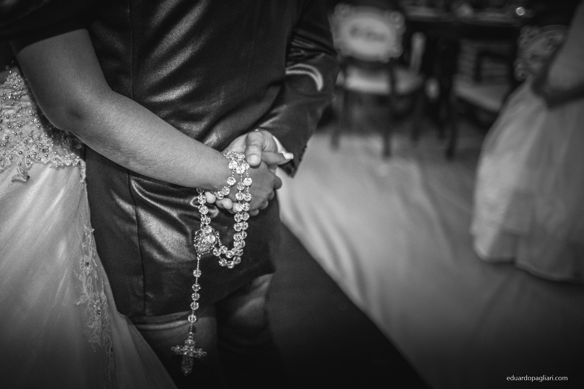 entrada dos noivos no salão da festa