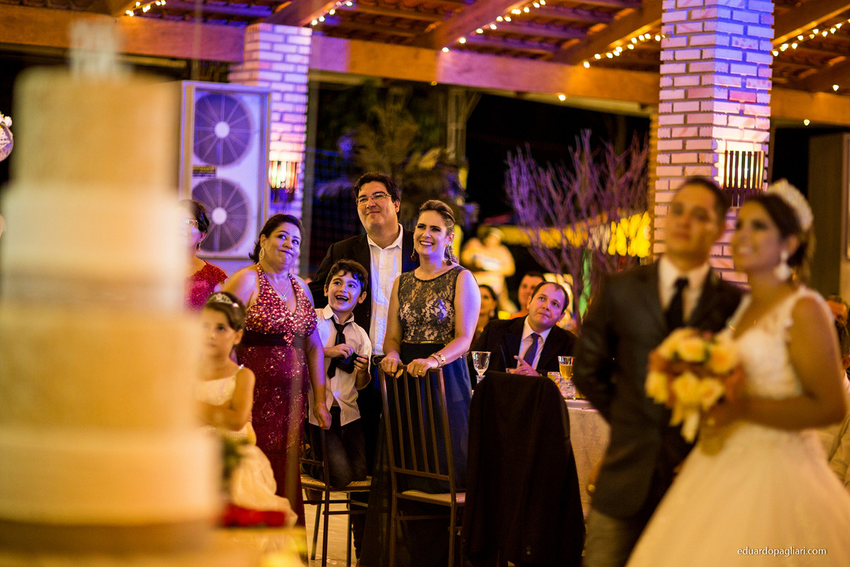entrada dos noivos no salão da festa