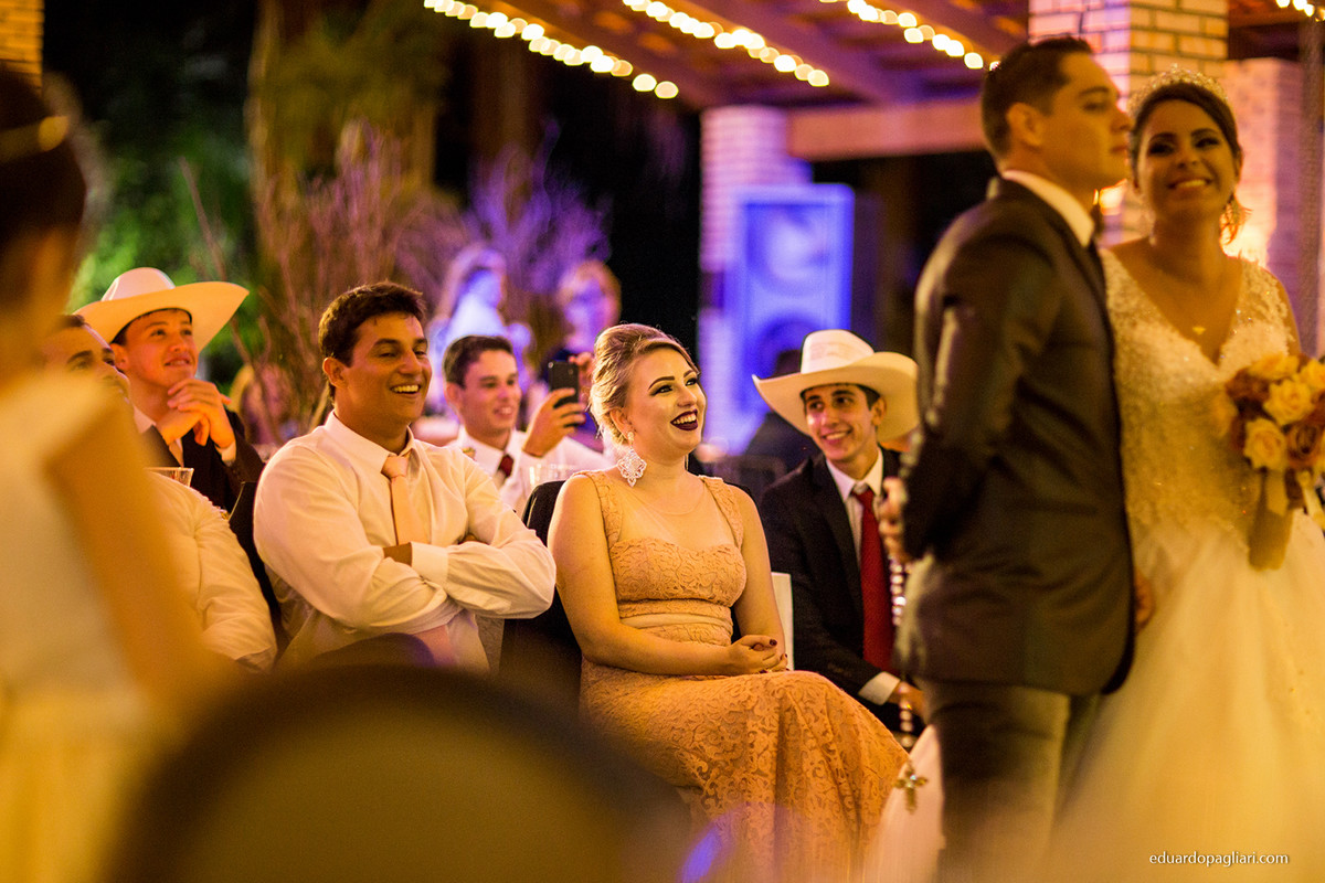 casamento casal chorando