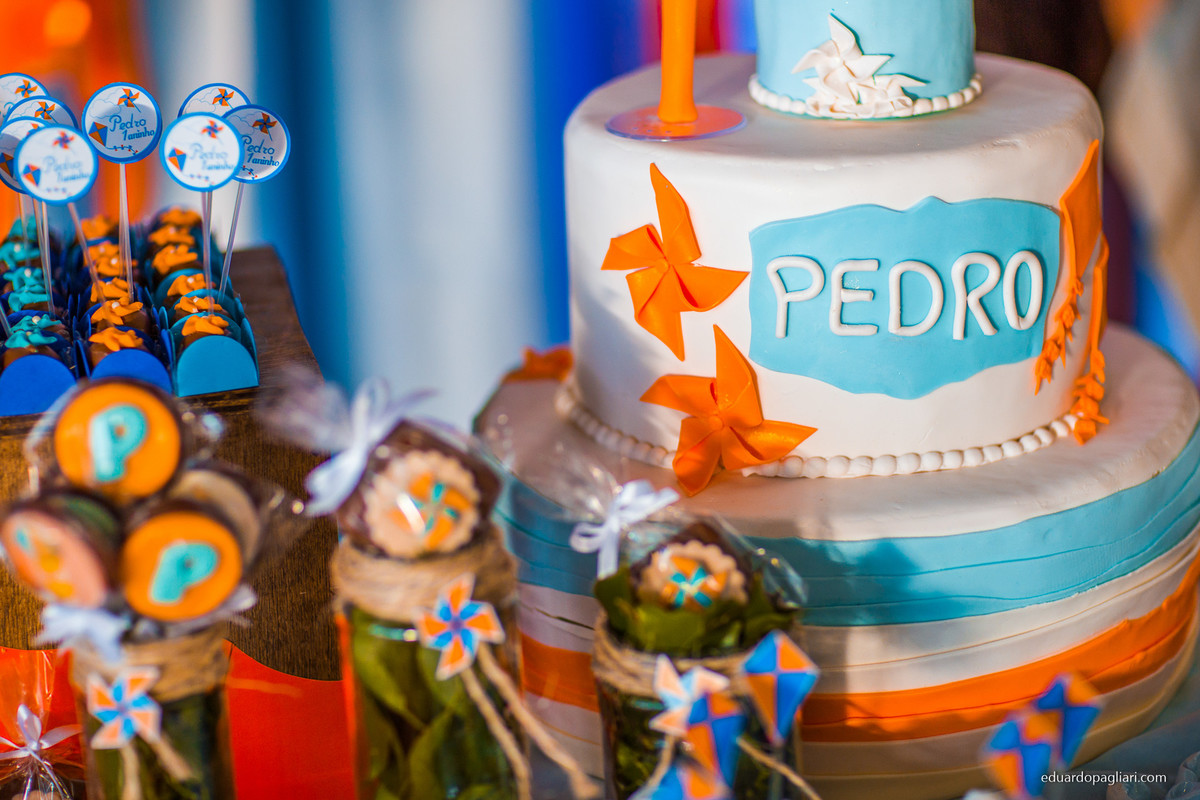 aniversario de um aninho com decoração de pipa