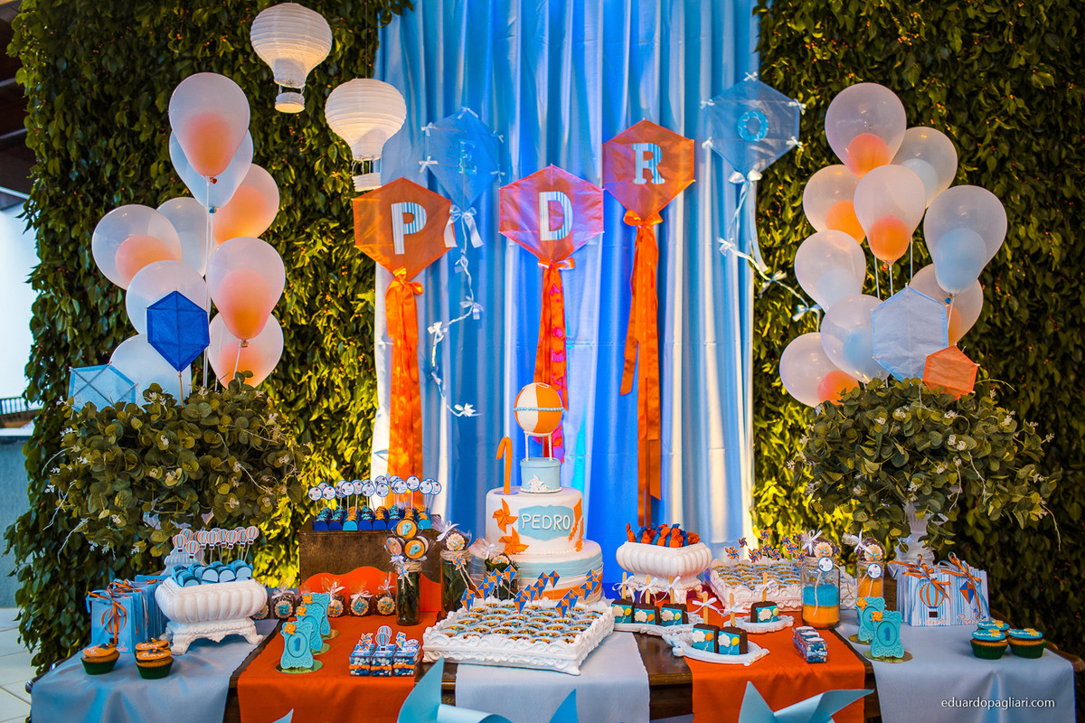 aniversario de um aninho com decoração de pipa