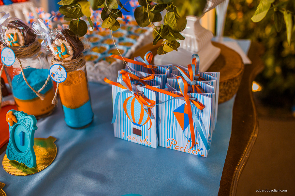 aniversario de um aninho com decoração de pipa