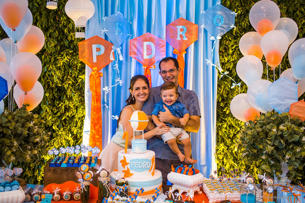 aniversario de um aninho com decoração de pipa