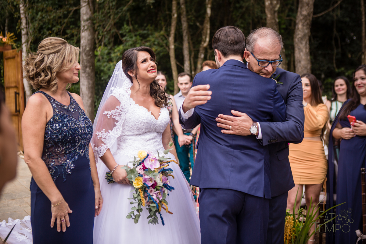 casamento ao ar livre, casamento villa mandacaru, casamento em itu, casamento interior de sp, casamento de dia, casamento fim de tarde, noiva, noivo, casamento por do sol, casamento embaixo da arvore, casamento no campo, borboletas em casamento
