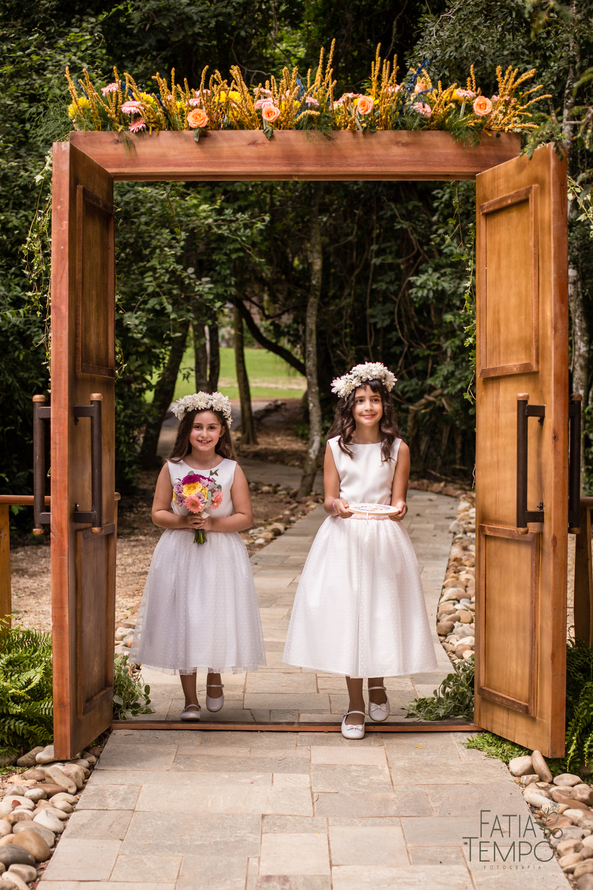 casamento ao ar livre, casamento villa mandacaru, casamento em itu, casamento interior de sp, casamento de dia, casamento fim de tarde, noiva, noivo, casamento por do sol, casamento embaixo da arvore, casamento no campo, borboletas em casamento
