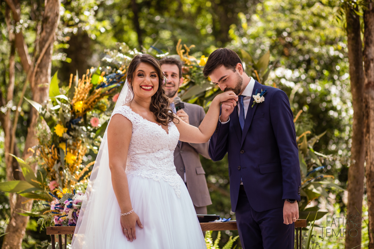 casamento ao ar livre, casamento villa mandacaru, casamento em itu, casamento interior de sp, casamento de dia, casamento fim de tarde, noiva, noivo, casamento por do sol, casamento embaixo da arvore, casamento no campo, borboletas em casamento